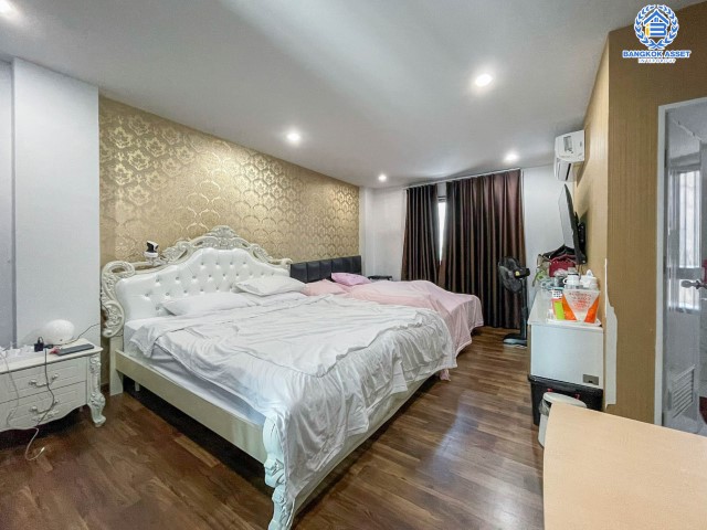 *****บ้านเดี่ยวมือสองย่านกรุงเทพฯ ม.ดิโอโซน เพชรเกษม หลังมุม เนื้อที่กว้างขวางเกือบ 32 ตร.ว.  ฟังก์ชัน 5 ห้องนอน 3 ห้องน้ำ ที่จอดรถ 2 คัน ฟรี! เครื่องปรับอากาศ 4 เครื่อง! โครงการตั้งบนทำเลแห่งการเดินทาง ใกล้รถไฟฟ้าสายสีน้ำเงิน "สถานีหลักสอง"